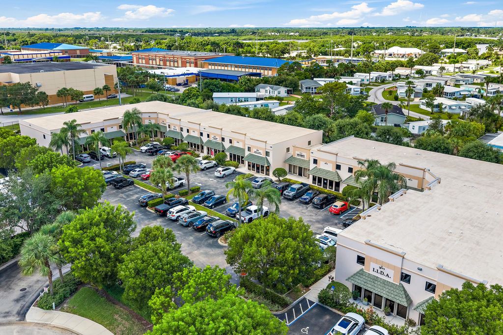 2682 Se Willoughby Boulevard ##201, Stuart