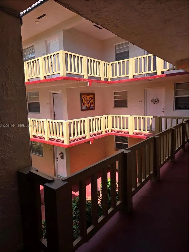 3 of 20 - 4655 Palm Avenue #222, Hialeah, FL