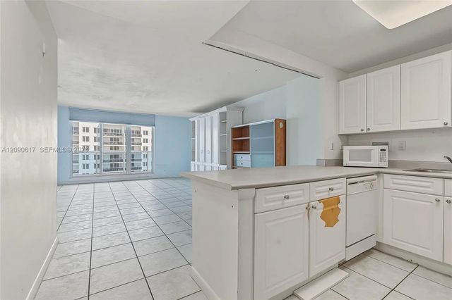 5 of 36 - 2301 Collins Avenue #1420, Miami Beach, FL