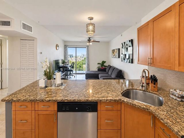 3 of 28 - 4550 Nw 9th Street #901e, Miami, FL