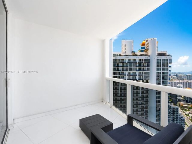 3 of 30 - 18201 Collins Avenue #5303, Sunny Isles Beach, FL