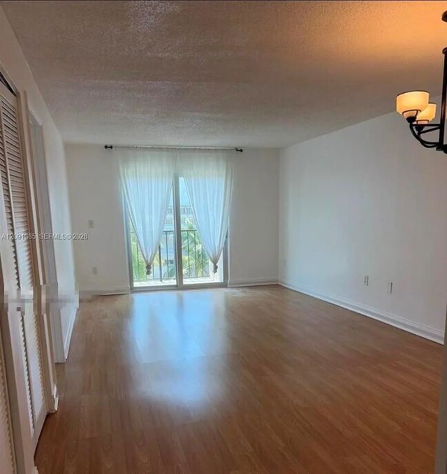 4 of 18 - 1150 Collins Avenue #404, Miami Beach, FL