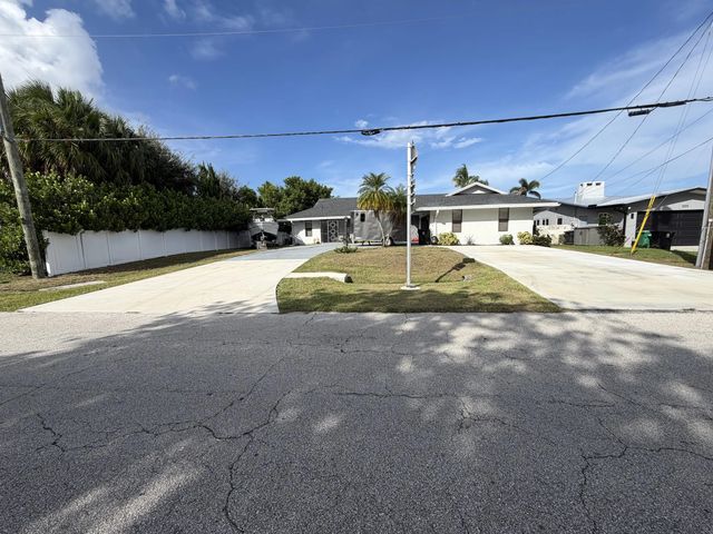 3 of 26 - 1219 Se Coral Reef Street, Port St. Lucie, FL