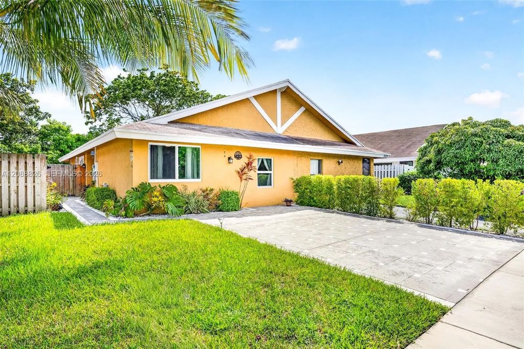7424 Sw 14th Place, North Lauderdale
