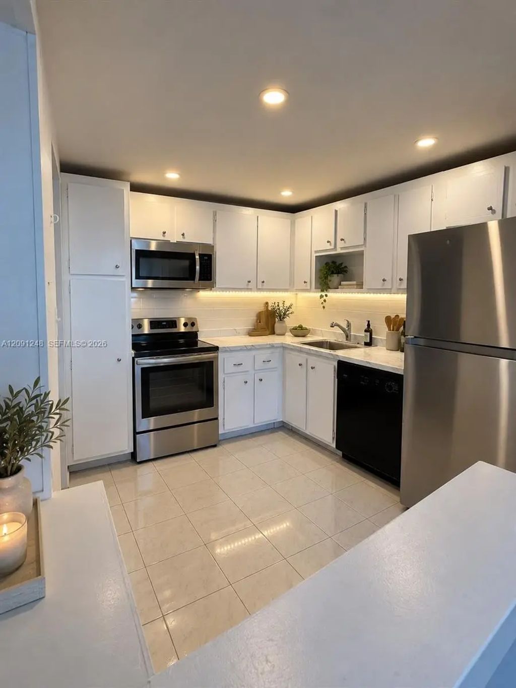 2761 Taft Street #212, Hollywood
