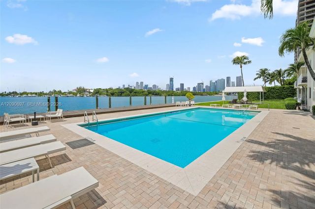 5 of 24 - 1130 Venetian Way #1d, Miami, FL