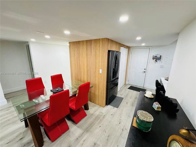 1555 W 44th Place #214d, Hialeah
