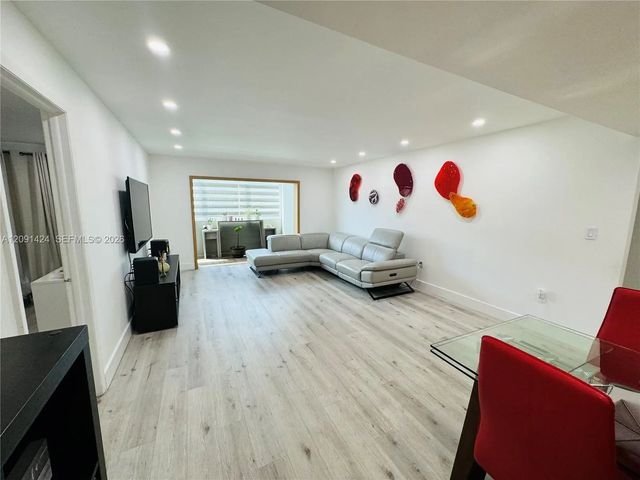 4 of 34 - 1555 W 44th Place #214d, Hialeah, FL