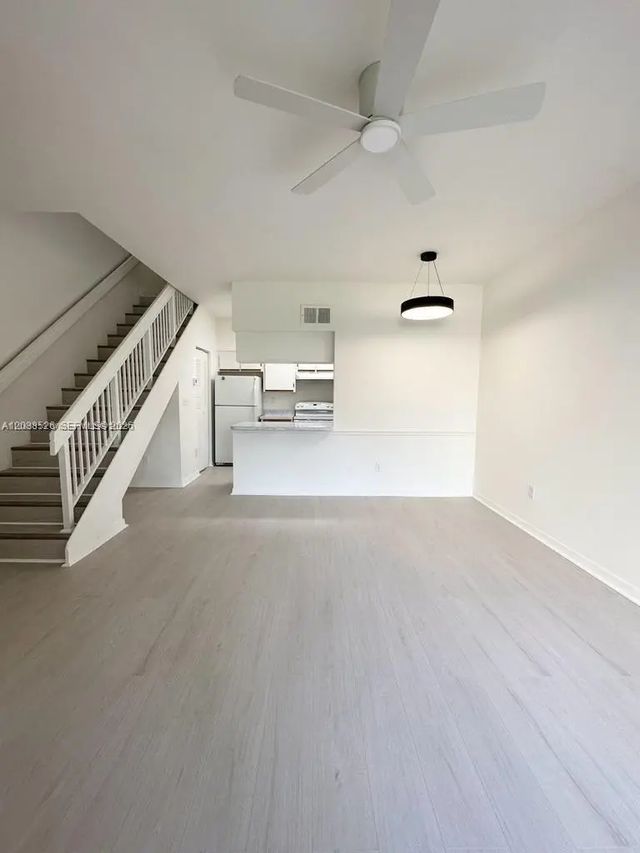 18316 Nw 68th Avenue #i, Hialeah