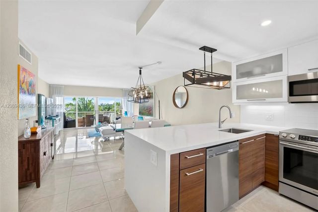 3 of 33 - 400 N Federal Highway #414, Deerfield Beach, FL