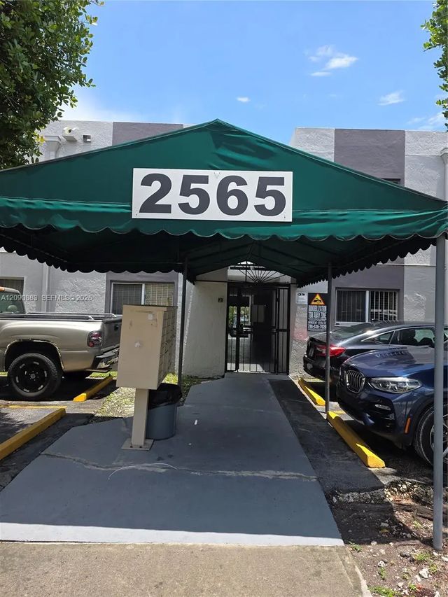 2565 W 56th Street #206, Hialeah