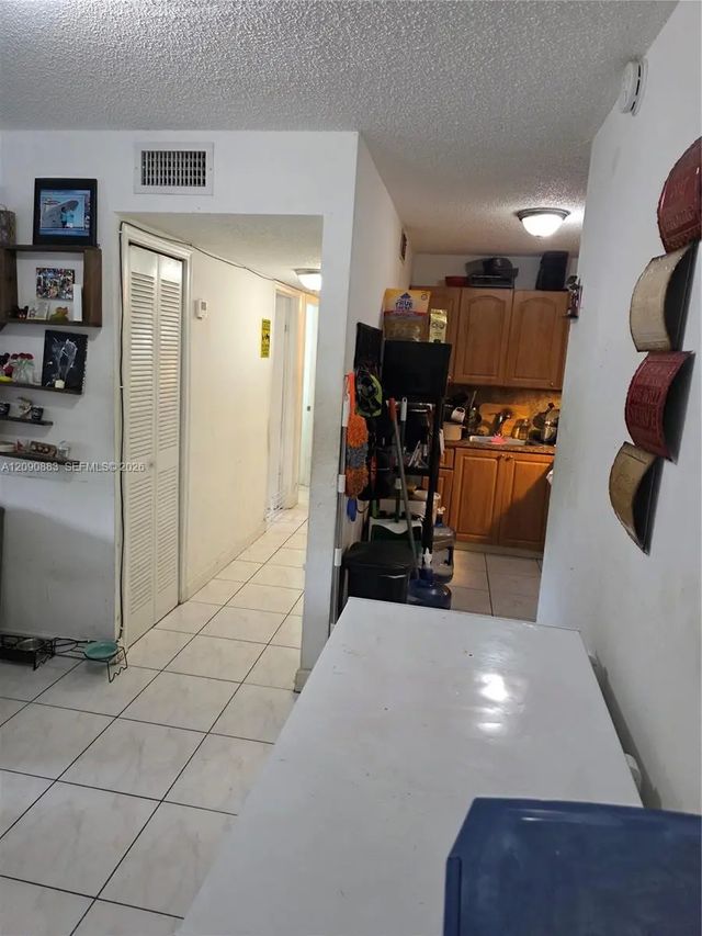 3 of 14 - 2565 W 56th Street #206, Hialeah, FL