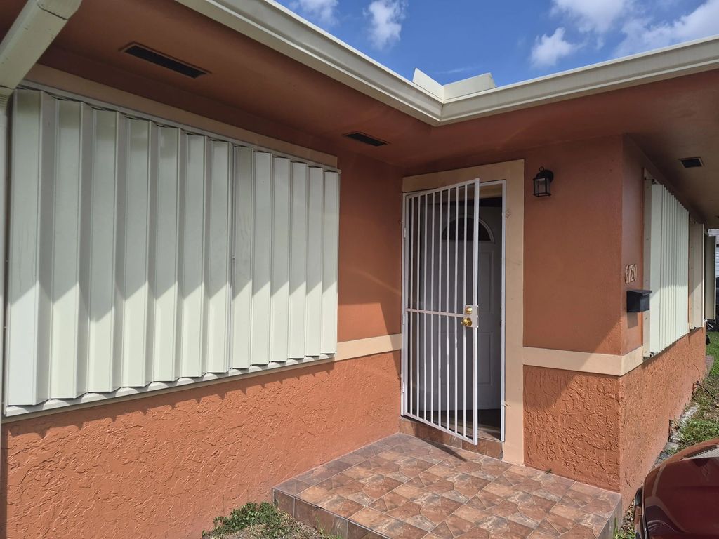 6720 Nw 5th Place, Miami