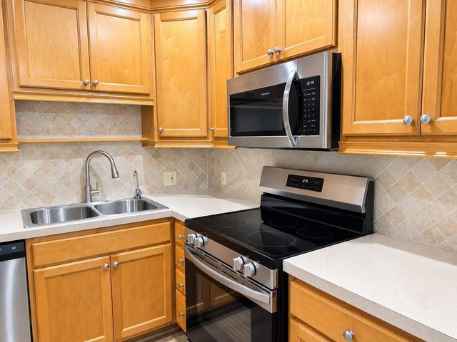 3 of 16 - 4242 Deste Court #201, Lake Worth, FL