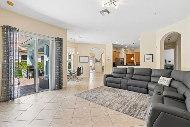 4 of 40 - 127 Palm Beach Plantation Boulevard, West Palm Beach, FL