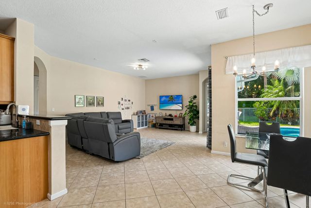 5 of 40 - 127 Palm Beach Plantation Boulevard, West Palm Beach, FL