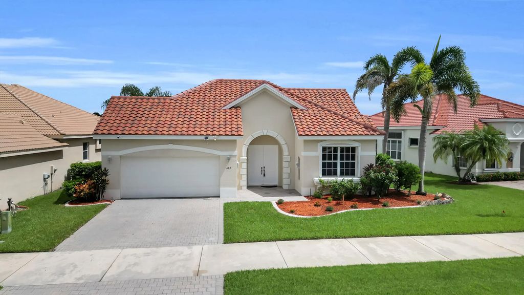 694 Sw Lake Charles Circle, Port St. Lucie
