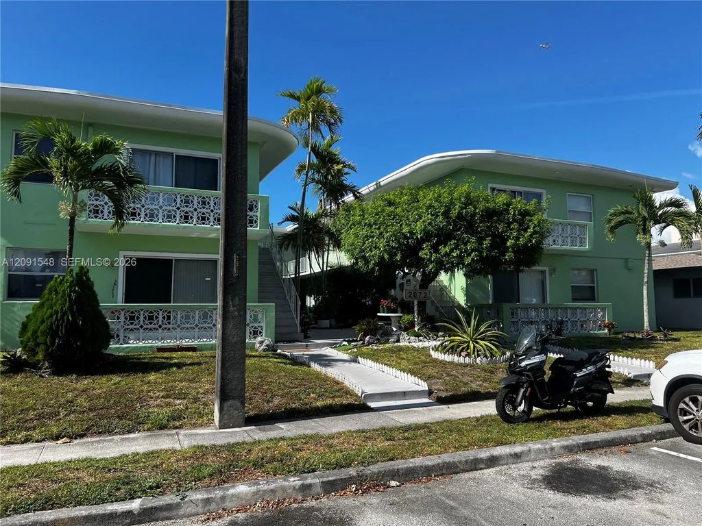2072 Ne 169th Street #8, North Miami Beach