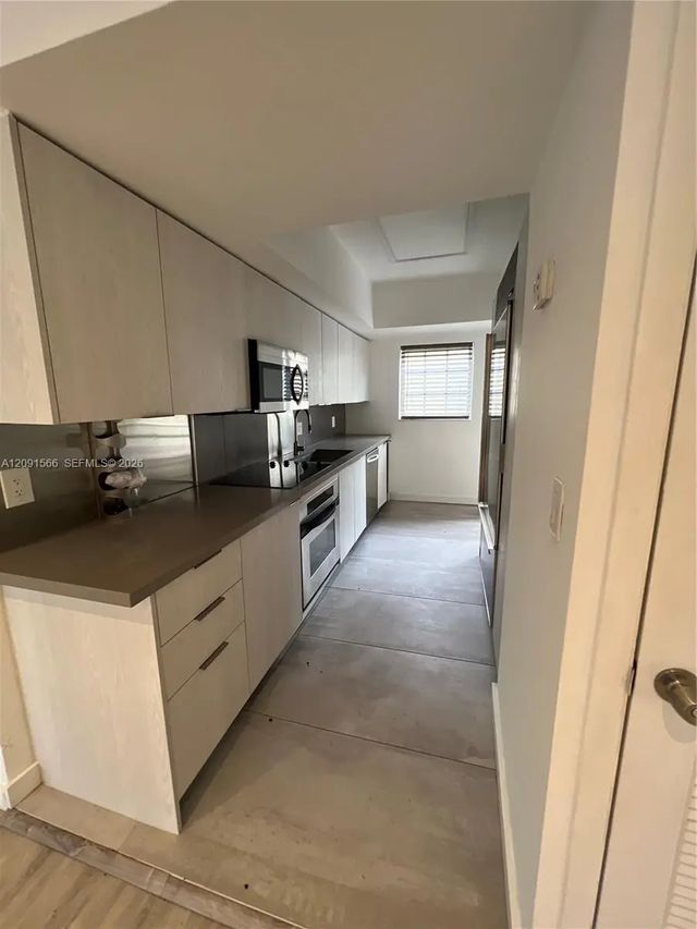 4 of 15 - 932 7th Street #932d, Miami Beach, FL