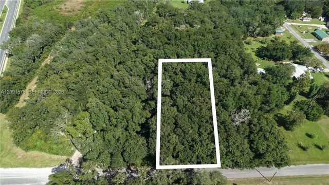 104 Twin Lake Grove Drive, 