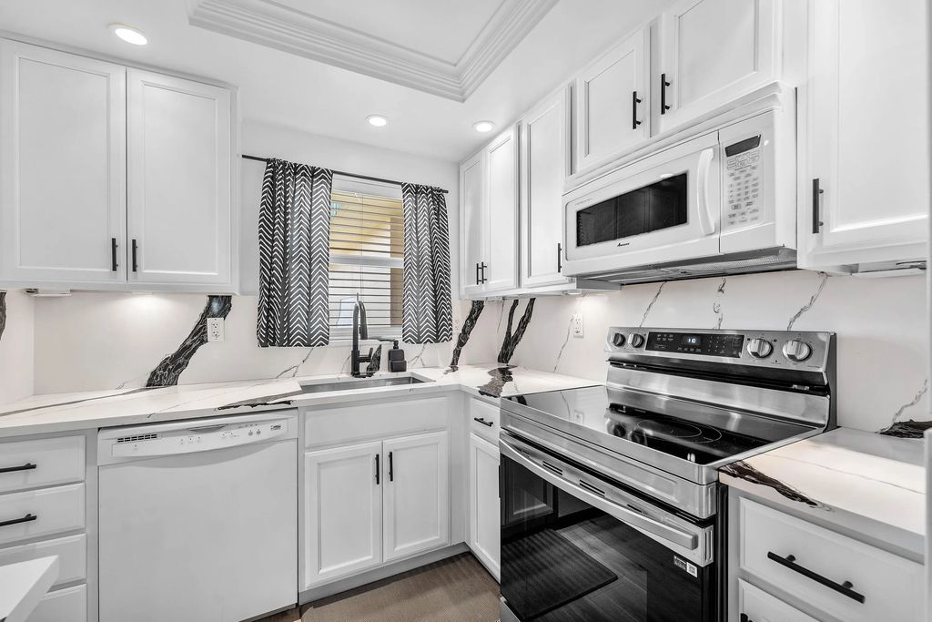806 Se 7th Street #408, Deerfield Beach