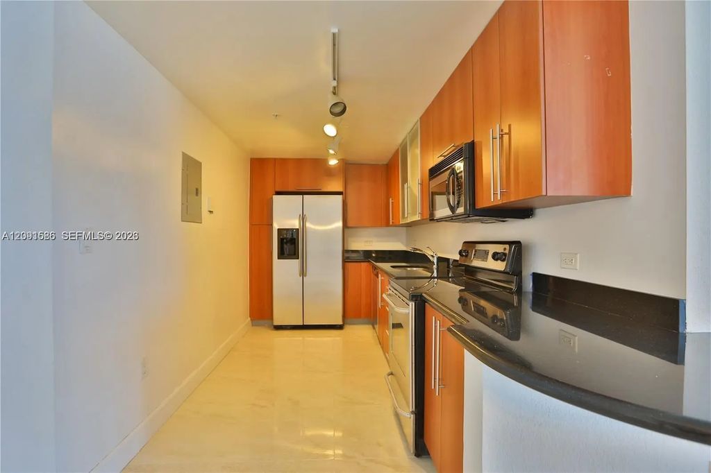 7501 E Treasure Drive #4k, North Bay Village
