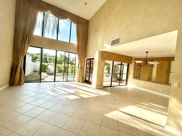 2 of 27 - 22641 Caravelle Circle #22641, Boca Raton, FL