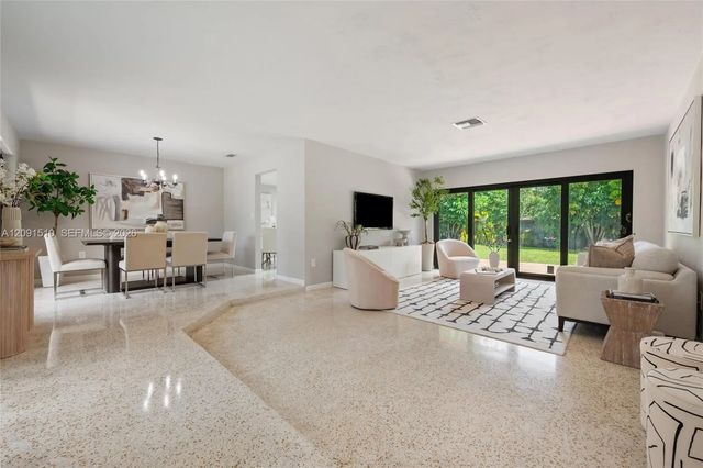 4 of 23 - 10221 Sw 109th Street, Miami, FL