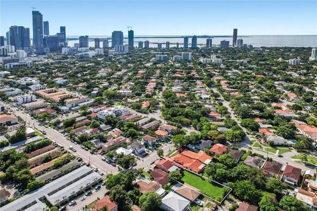 2 of 29 - 1010 Sw 8th Avenue, Miami, FL