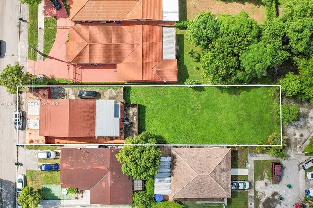 4 of 29 - 1010 Sw 8th Avenue, Miami, FL