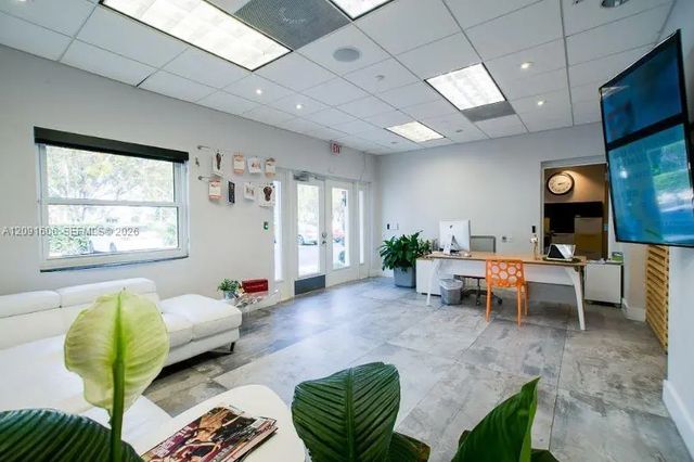 4 of 5 - 9590 Nw 40th St Road, Doral, FL