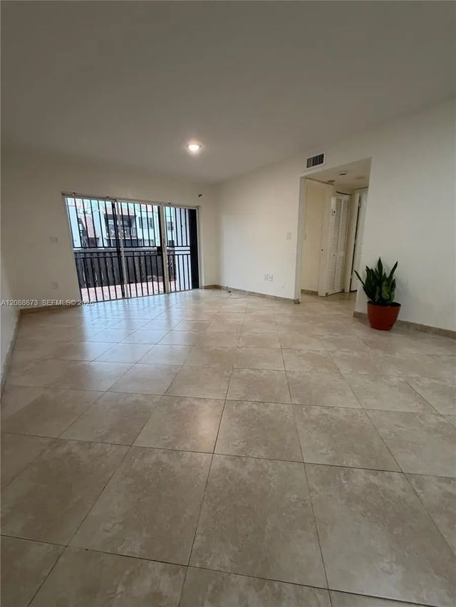 4 of 22 - 10115 Nw 9th St Circle #6-106, Miami, FL