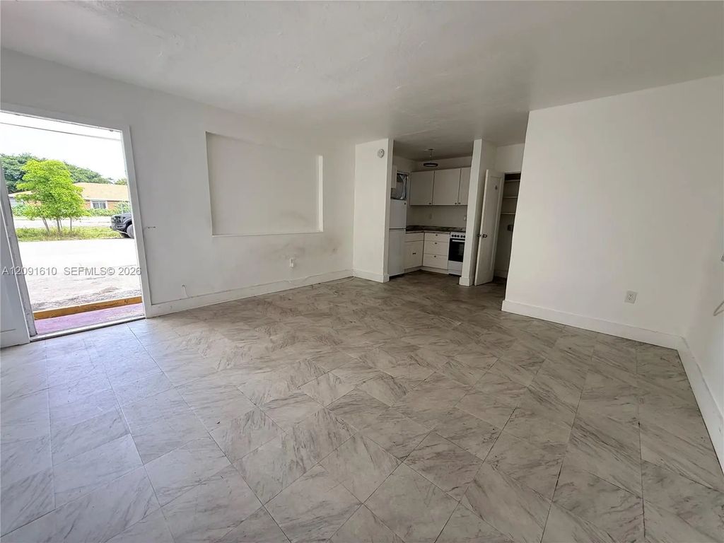 7000 Nw 8th Avenue #3, Miami