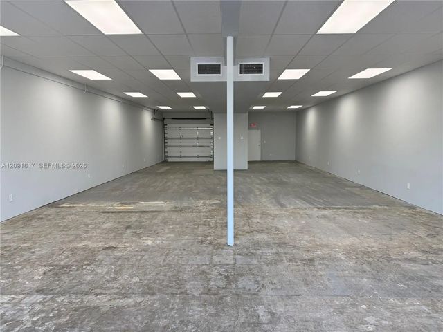 1040 E Oakland Park Boulevard, Oakland Park