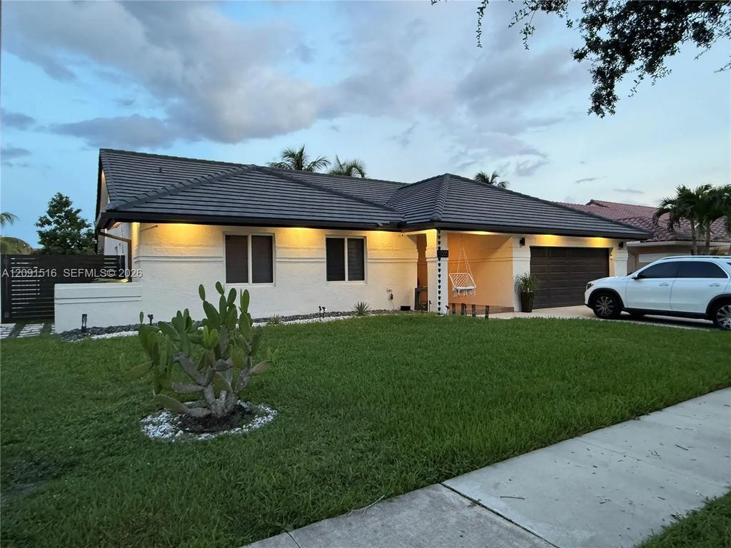 1035 Nw 164th Avenue, Pembroke Pines
