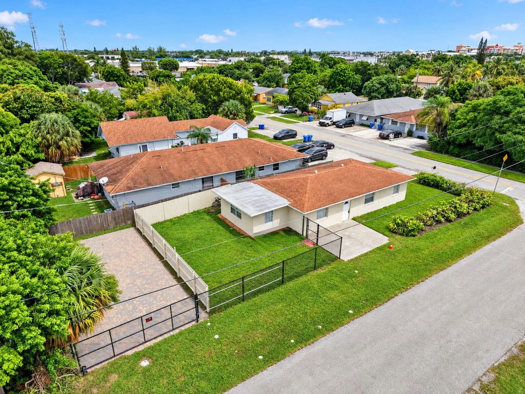 603 N Broadway, Lantana