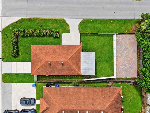 2 of 42 - 603 N Broadway, Lantana, FL