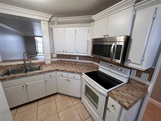4 of 12 - 118 Lake Emerald Drive #103, Oakland Park, FL