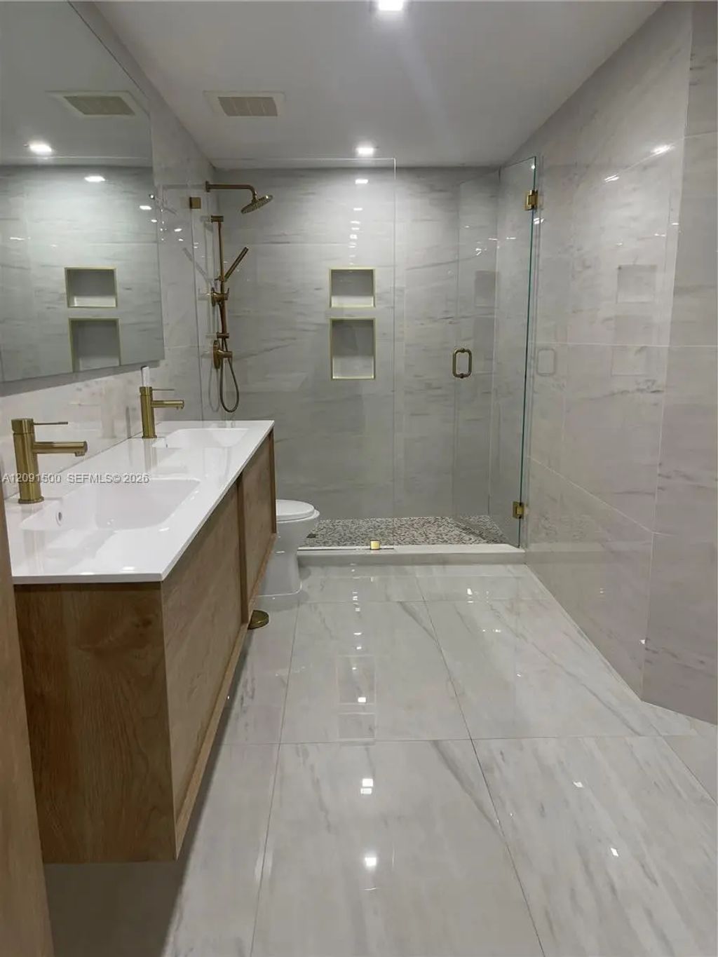 3000 Ne 188th Street #402, Aventura