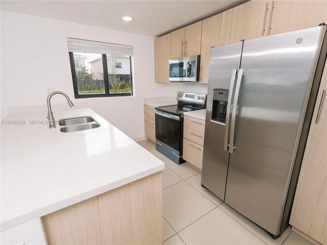 4 of 21 - 111 Nw 12th Court, Florida City, FL