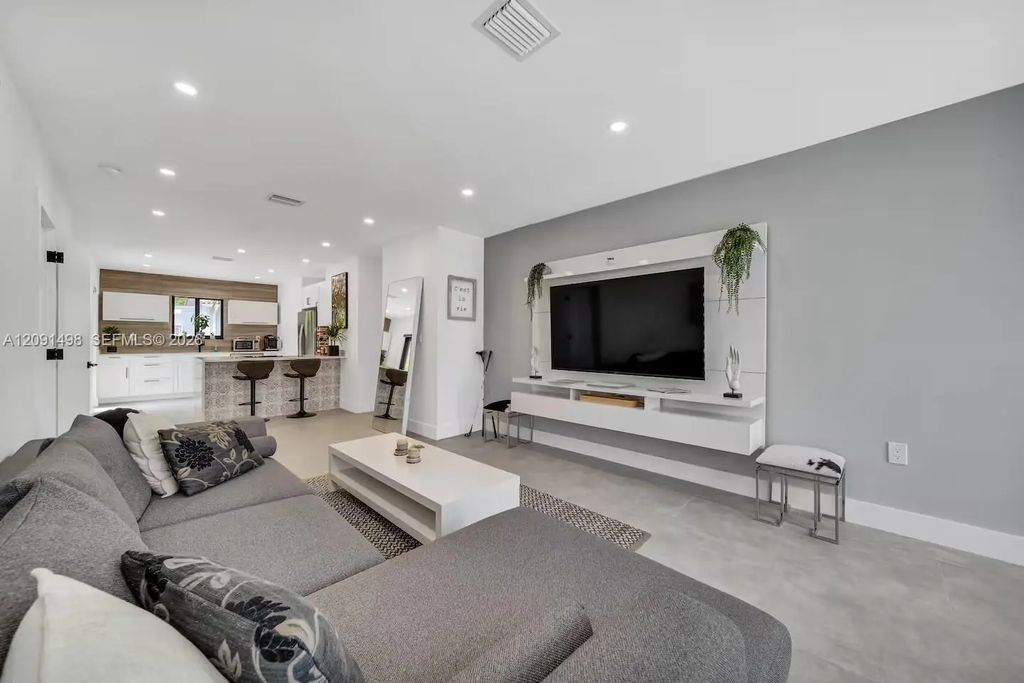 315 Nw 40th Street, Miami
