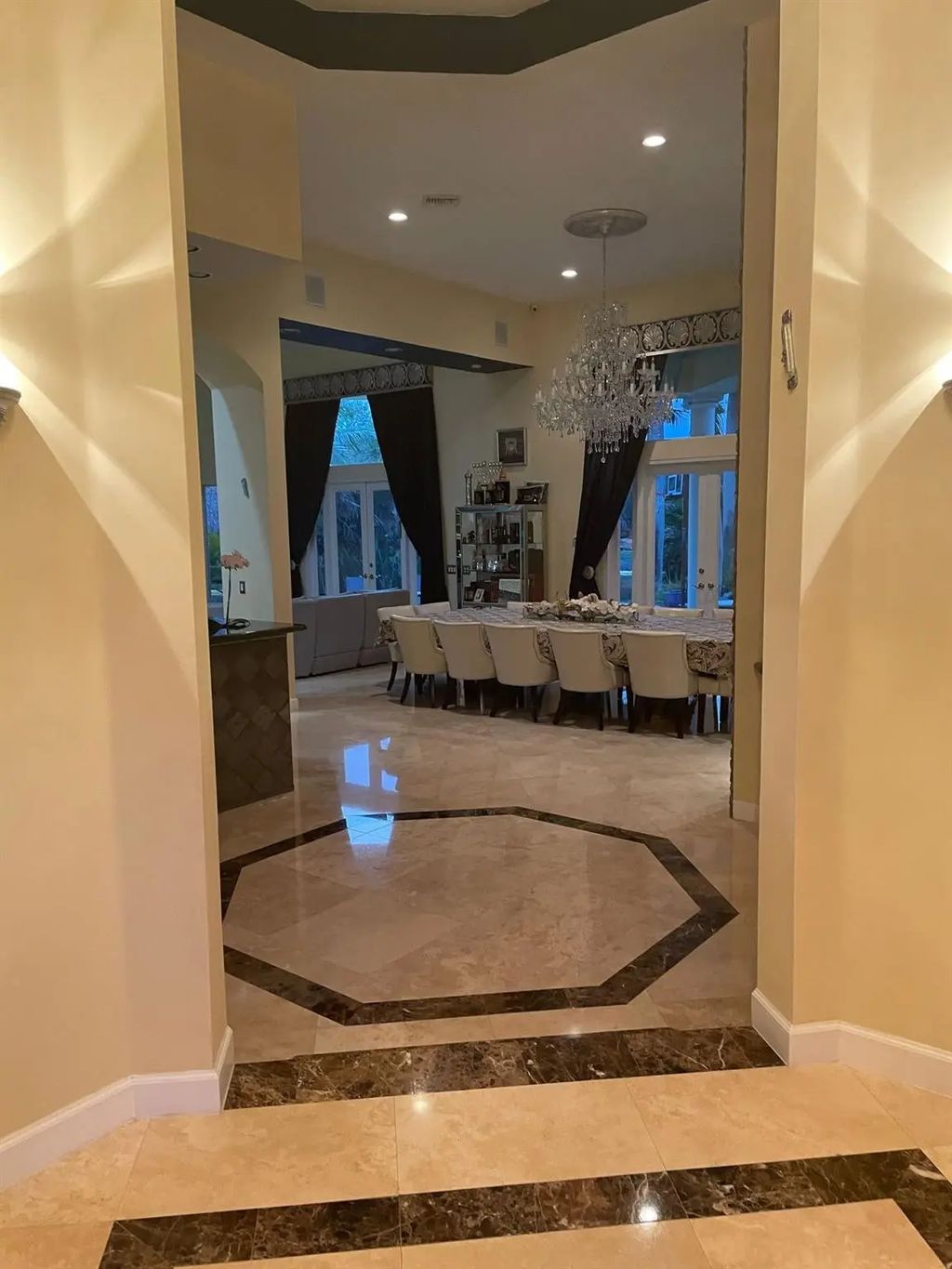 5532 Estate Oak Circle, Hollywood