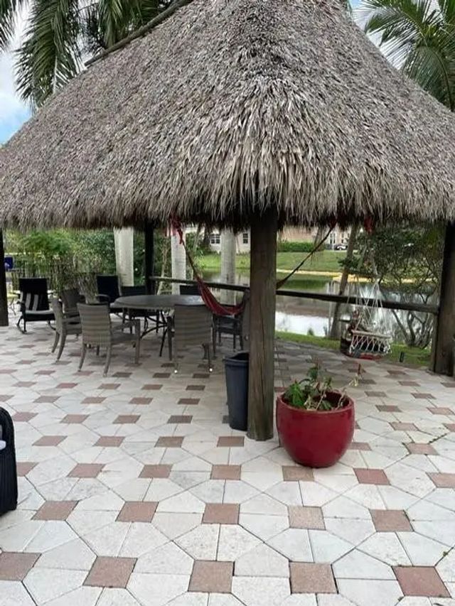 2 of 14 - 5532 Estate Oak Circle, Hollywood, FL