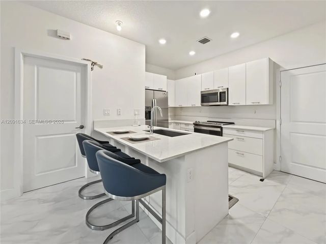 4 of 31 - 4278 Nw 82nd Avenue, Doral, FL