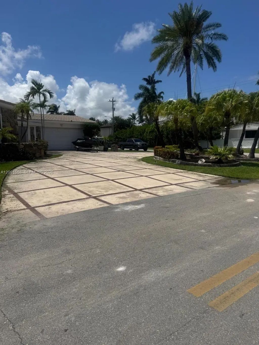 600 Hibiscus Drive, Hallandale Beach