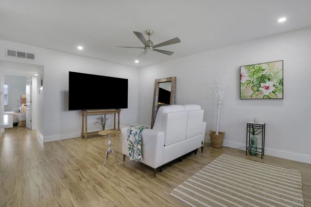 2 of 25 - 112 Salisbury #e, West Palm Beach, FL