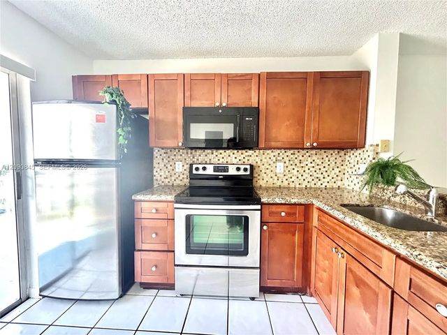 4 of 11 - 2575 Sw 27th Avenue #509, Miami, FL