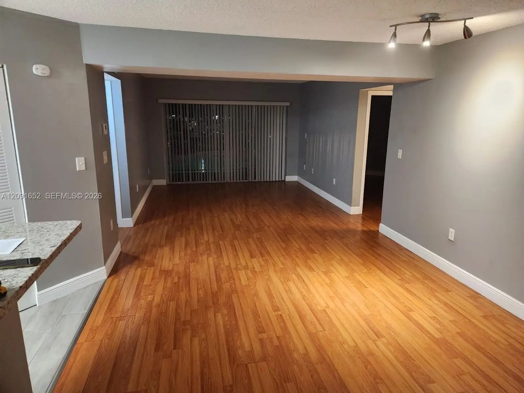 6292 Nw 186th Street #206, Hialeah