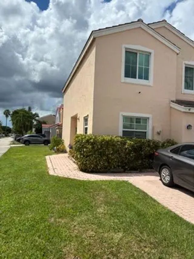 3 of 33 - 3305 Apache Lane, Margate, FL