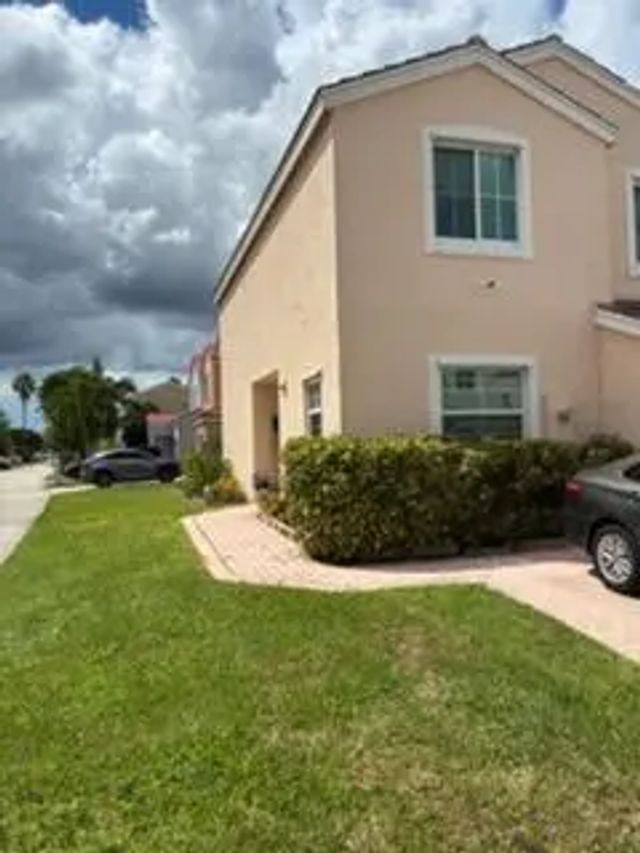 4 of 33 - 3305 Apache Lane, Margate, FL